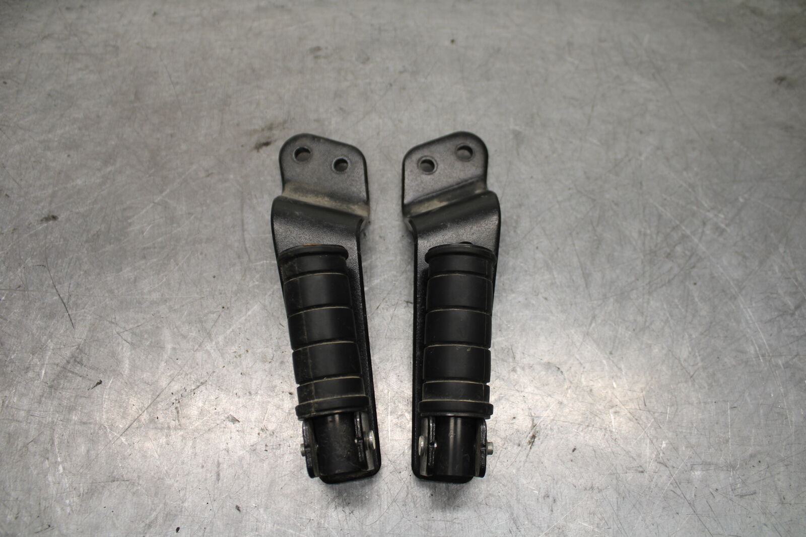 17-24 YAMAHA BOLT XVS950 REAR PASSENGER FOOT STEP PEG BB729