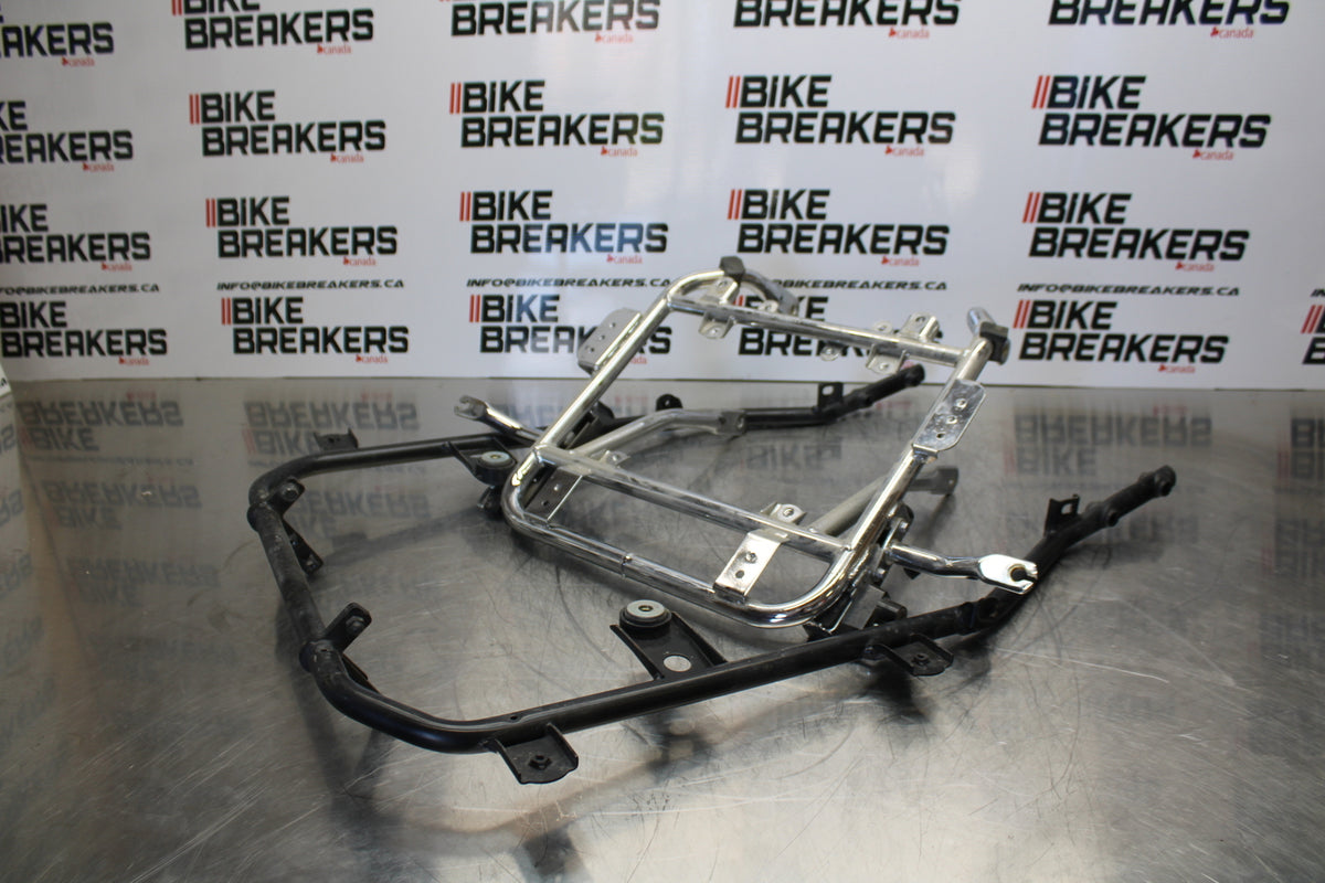 09 YAMAHA ROYAL STAR XVZ1300TF VENTURE SADDLEBAG SUB FRAME STAY MOUNTS BB151
