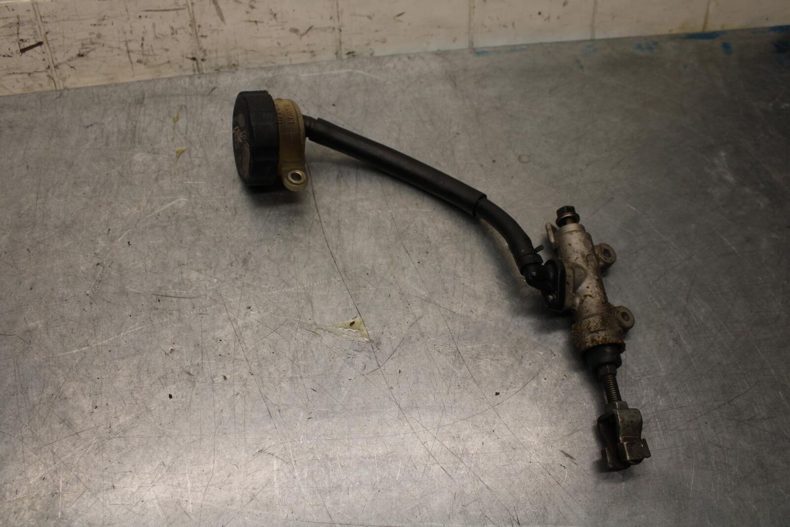 1992 Honda CBR900RR REAR BACK BRAKE MASTER CYLINDER W RESERVOIR BB63