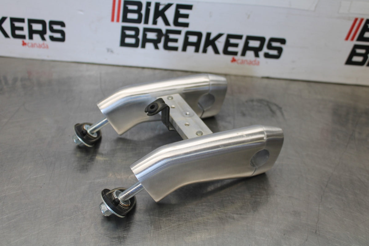 07 SUZUKI BOULEVARD M50 HANDLEBAR RISERS BB897