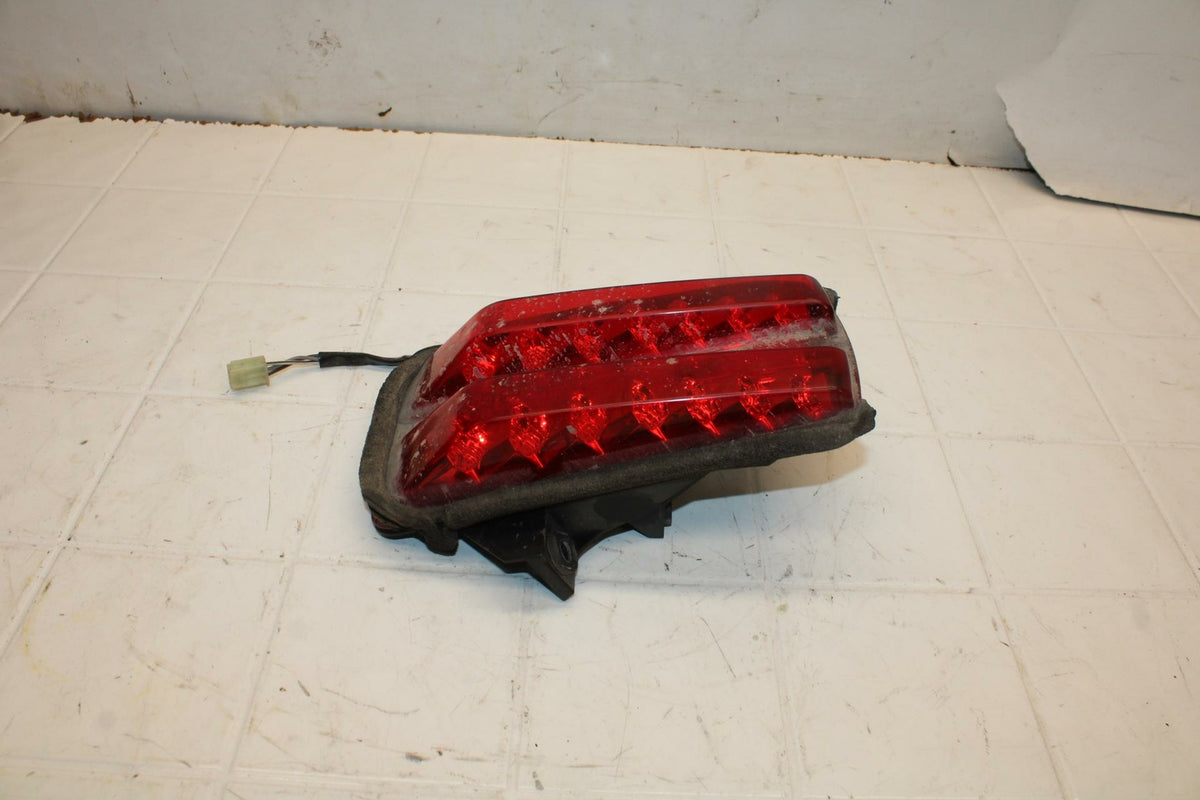 03-05 SUZUKI SV1000 REAR TAIL TAILLIGHT BACK BRAKE LIGHT BB405
