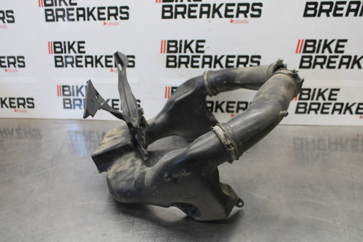 03-04 YAMAHA YZF R6 RIGHT LEFT AIR INTAKE DUCTS BB890