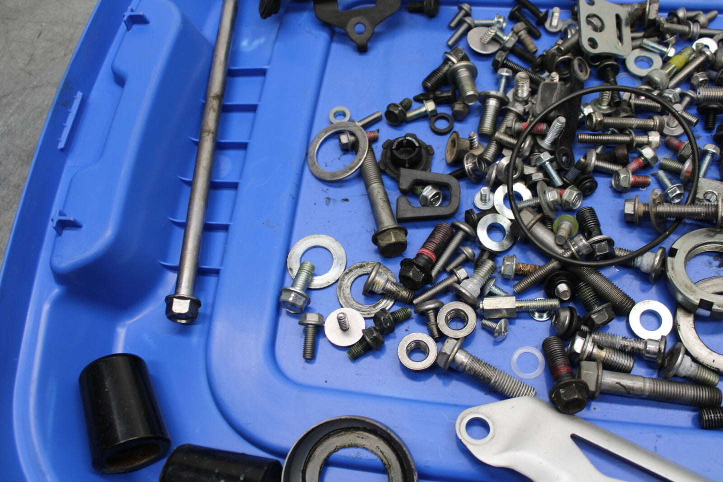 19-22 KAWASAKI Z400 MOUNTING BOLTS HARDWARE MOTOR SCREWS BB738