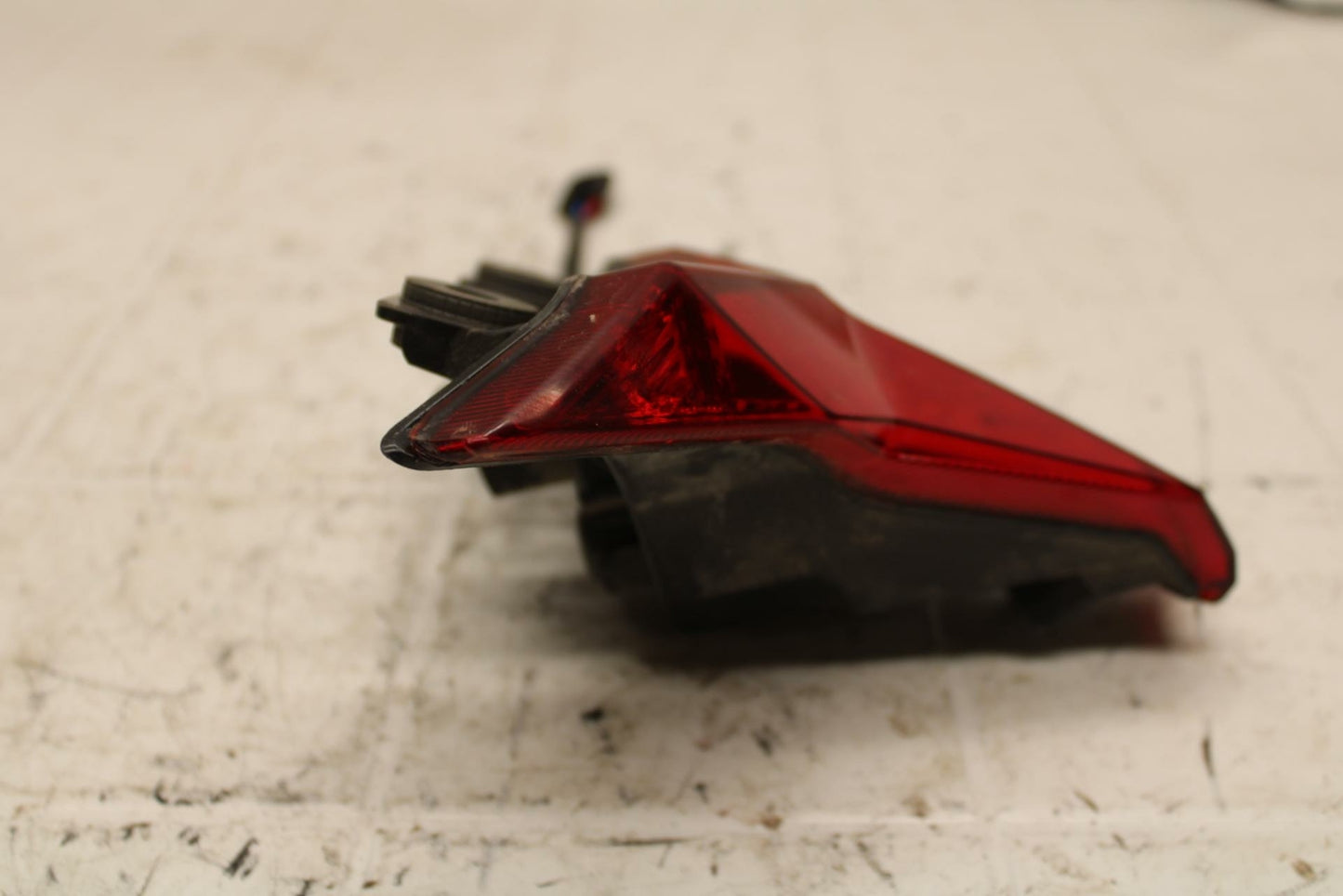 19-20 KAWASAKI NINJA ZX6R ZX636 REAR TAIL TAILLIGHT BACK BRAKE LIGHT BB407