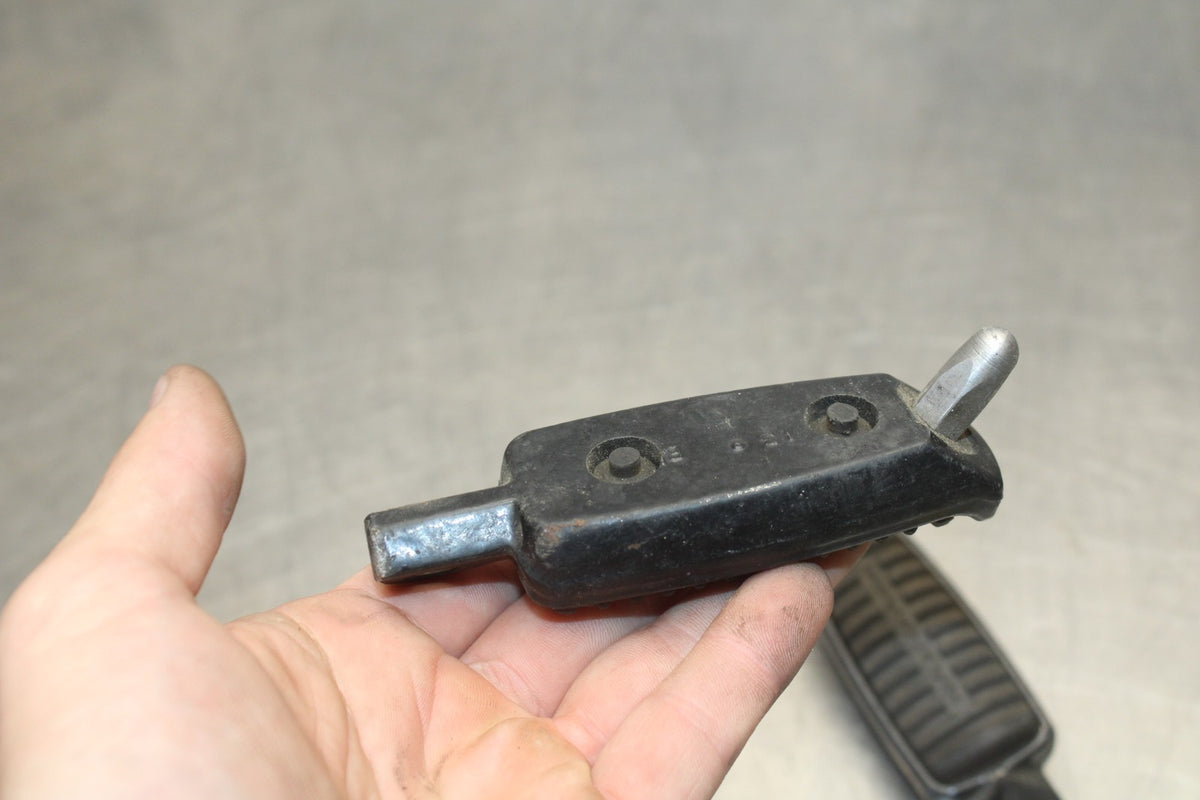 09-17 HARLEY-DAVIDSON V-ROD FRONT FOOT RESTS PEGS STEPS SET PAIR BB886