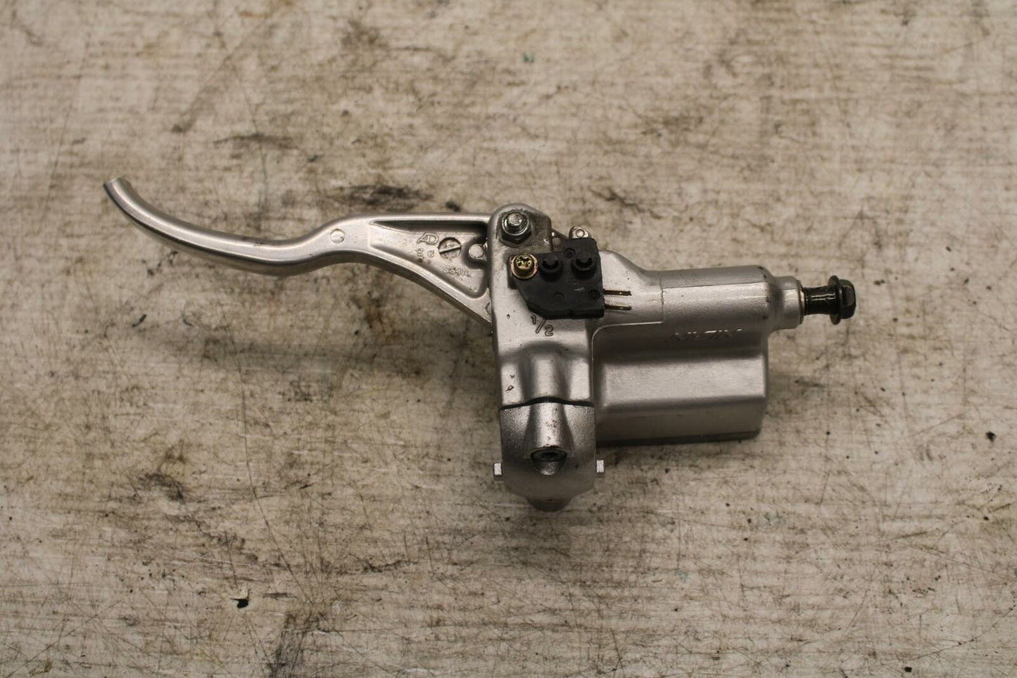 06-07 SUZUKI BOULEVARD S40 FRONT BRAKE MASTER CYLINDER BB375