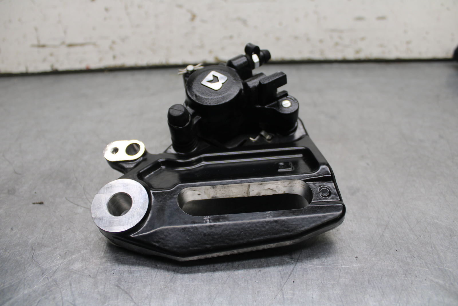 17-24 KTM 390 DUKE REAR BACK BRAKE CALIPER W MOUNT BRACKET BB734