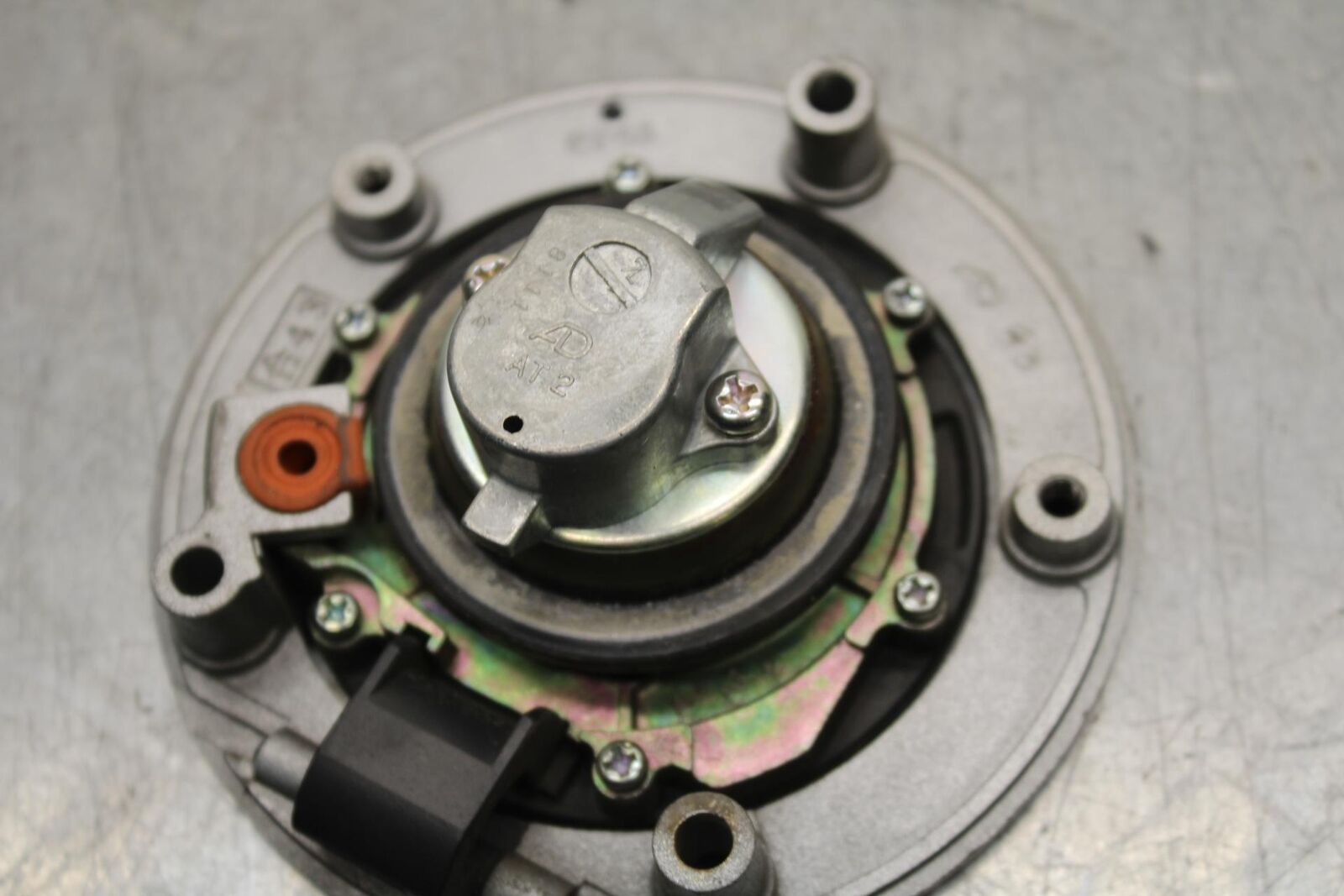 2006 to 2010 Suzuki GSXR600 FUEL TANK GAS CAP 44200-16850 BB582