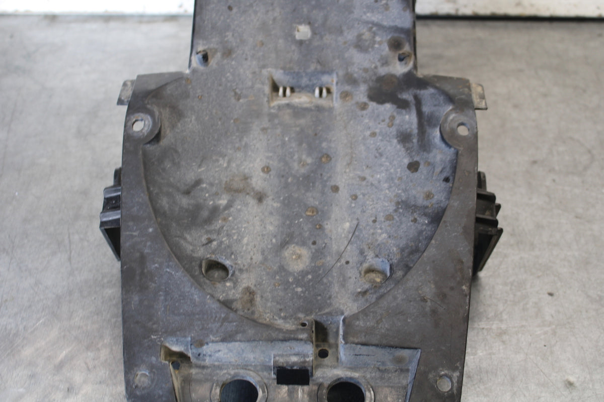 09-15 YAMAHA FZ6R REAR BACK TAIL UNDERTAIL BATTERY TRAY PLASTIC BB686