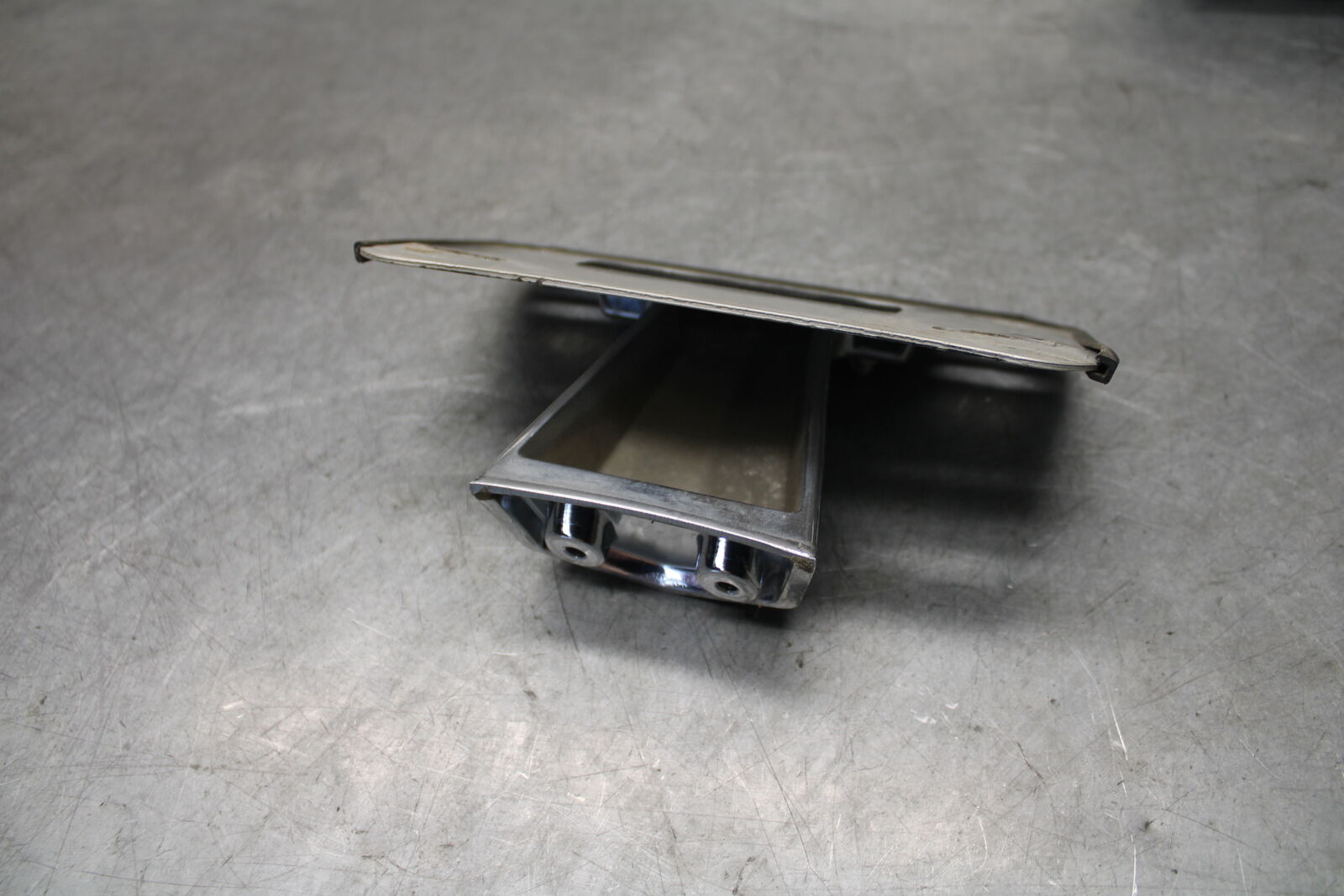 05-09 SUZUKI BOULEVARD C90 LICENSE PLATE LIGHT BB692