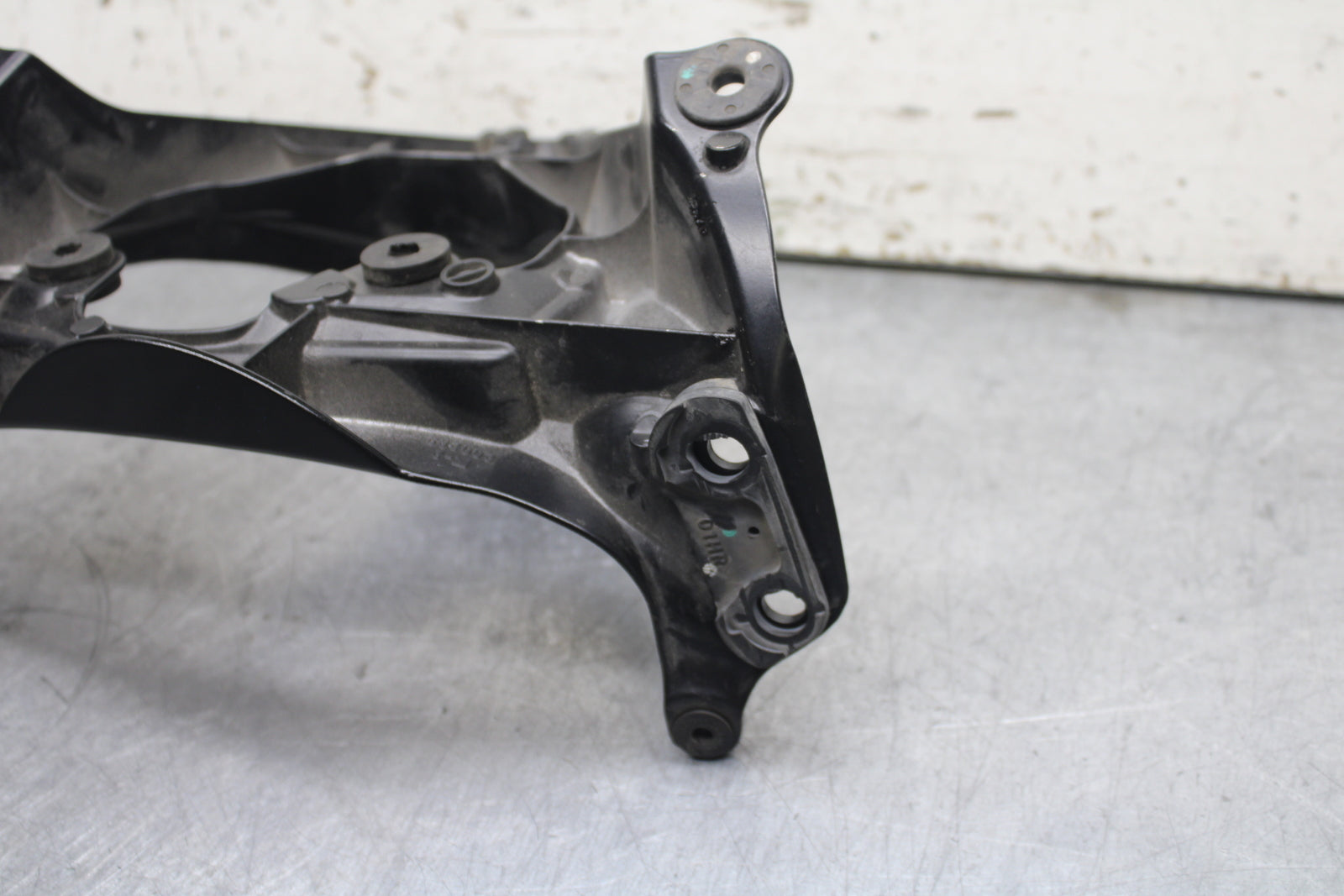 06-07 SUZUKI GSXR750 OEM UPPER FAIRING MIRROR GAUGES STAY BRACKET BB110