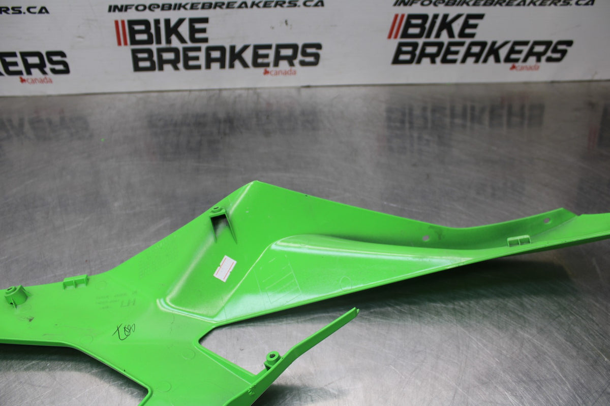 24-25 KAWASAKI NINJA ZX4R LEFT MID UPPER SIDE FAIRING COWL PLASTIC BB827