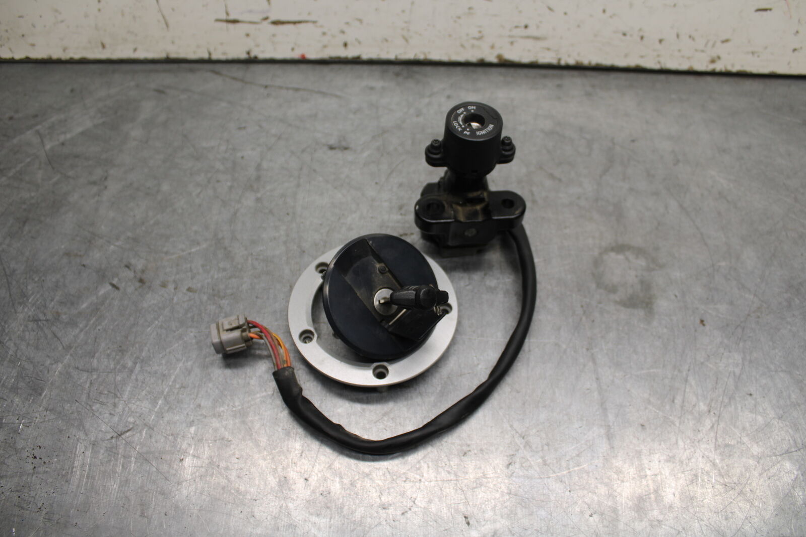 11-24 SUZUKI GSXR750 IGNITION LOCK KEY SET W/ GAS CAP BB714