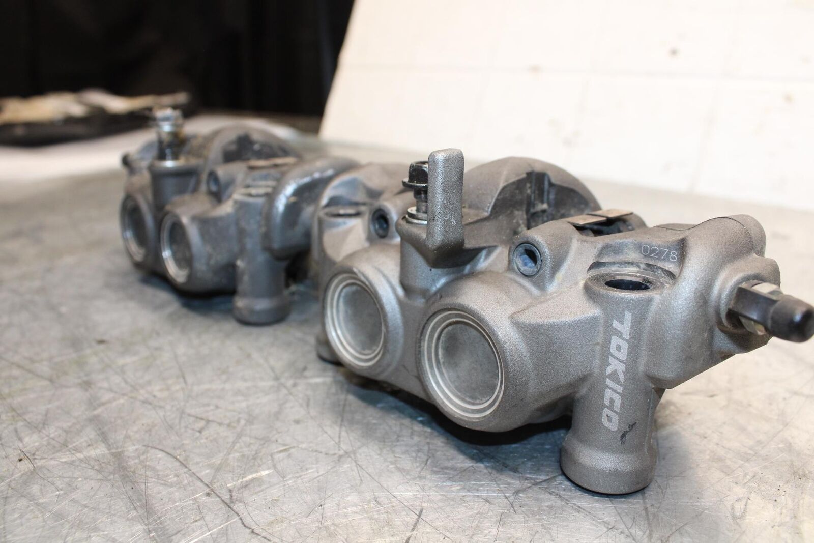 11-15 KAWASAKI ZX1000R RIGHT LEFT FRONT BRAKE CALIPER SET PAIR CALIPERS BB445