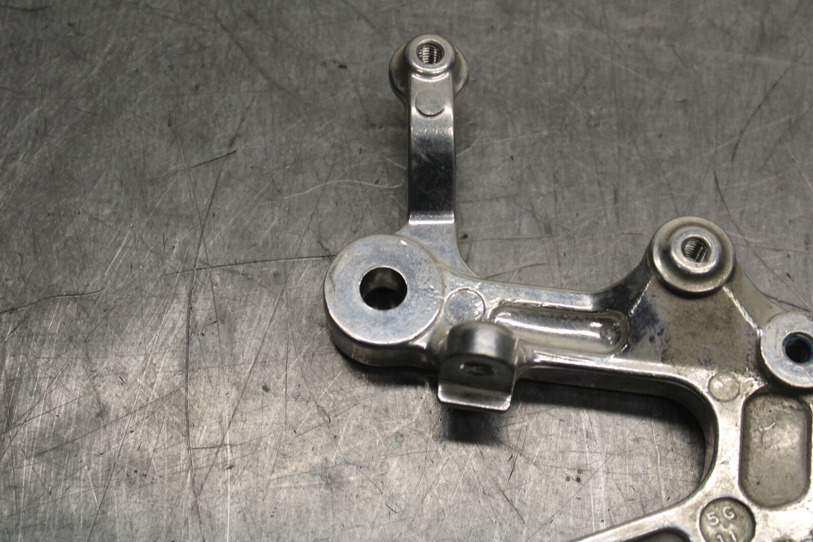 08-09 YAMAHA YZF R6S RIGHT REARSET REAR SET DRIVER FOOT PEG BRACKET MOUNT BB114