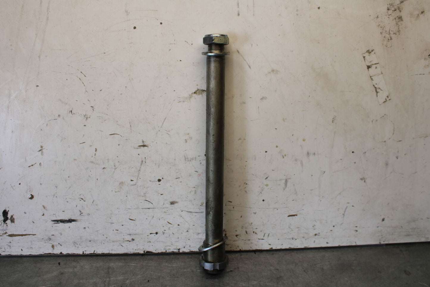 08-16 YAMAHA YZF R6 REAR BACK SWINGARM BOLT SUSPENSION PIVOT AXLE BB665
