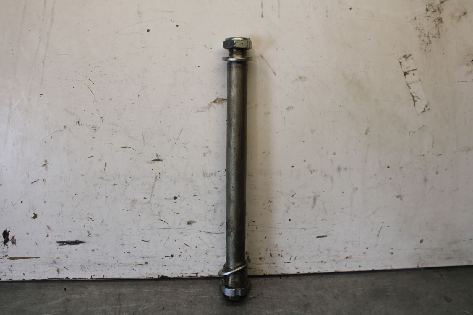 08-16 YAMAHA YZF R6 REAR BACK SWINGARM BOLT SUSPENSION PIVOT AXLE BB665