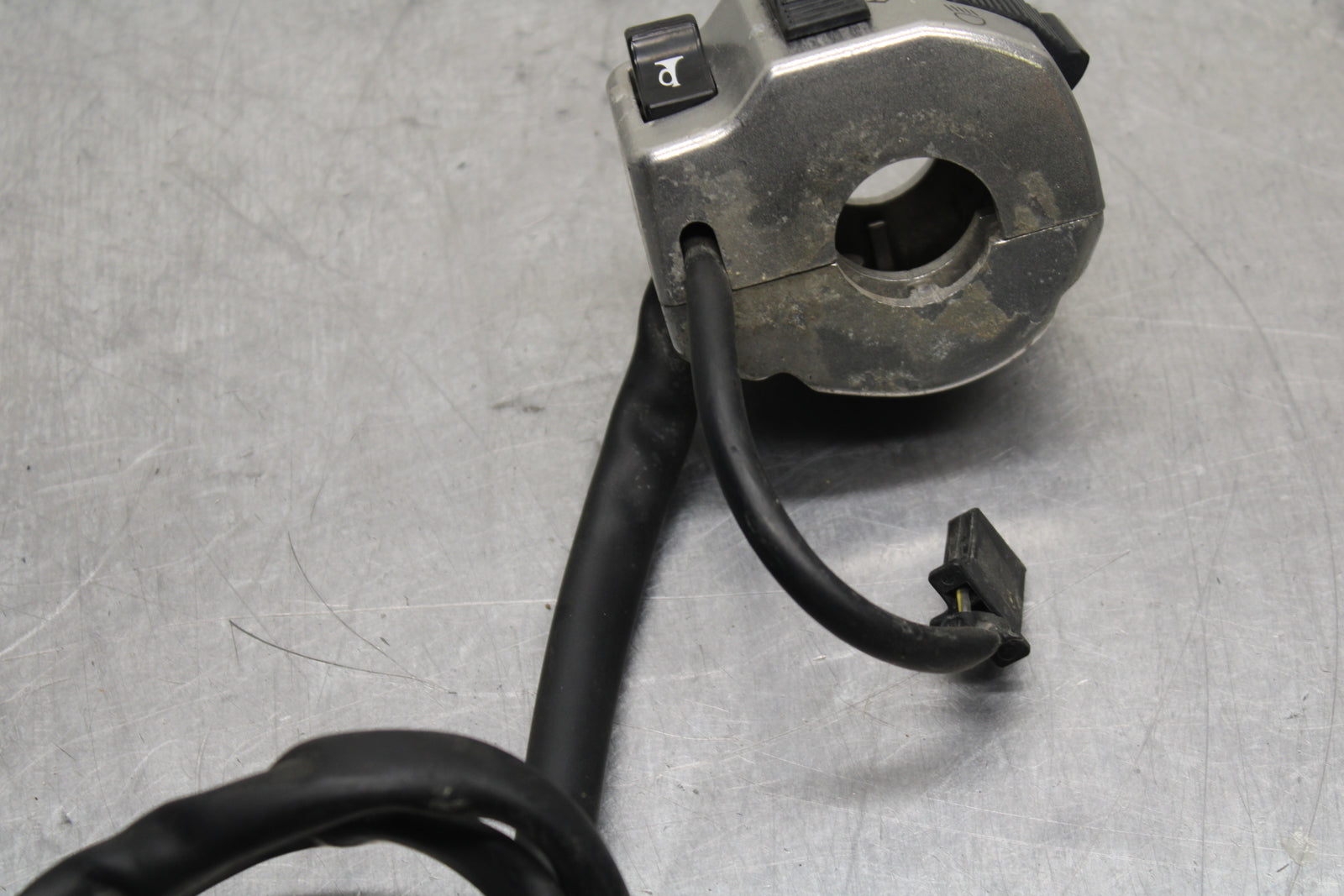 00 SUZUKI INTRUDER 1500 VL1500 LEFT HANDLE HORN SIGNALS SWITCH BB761 