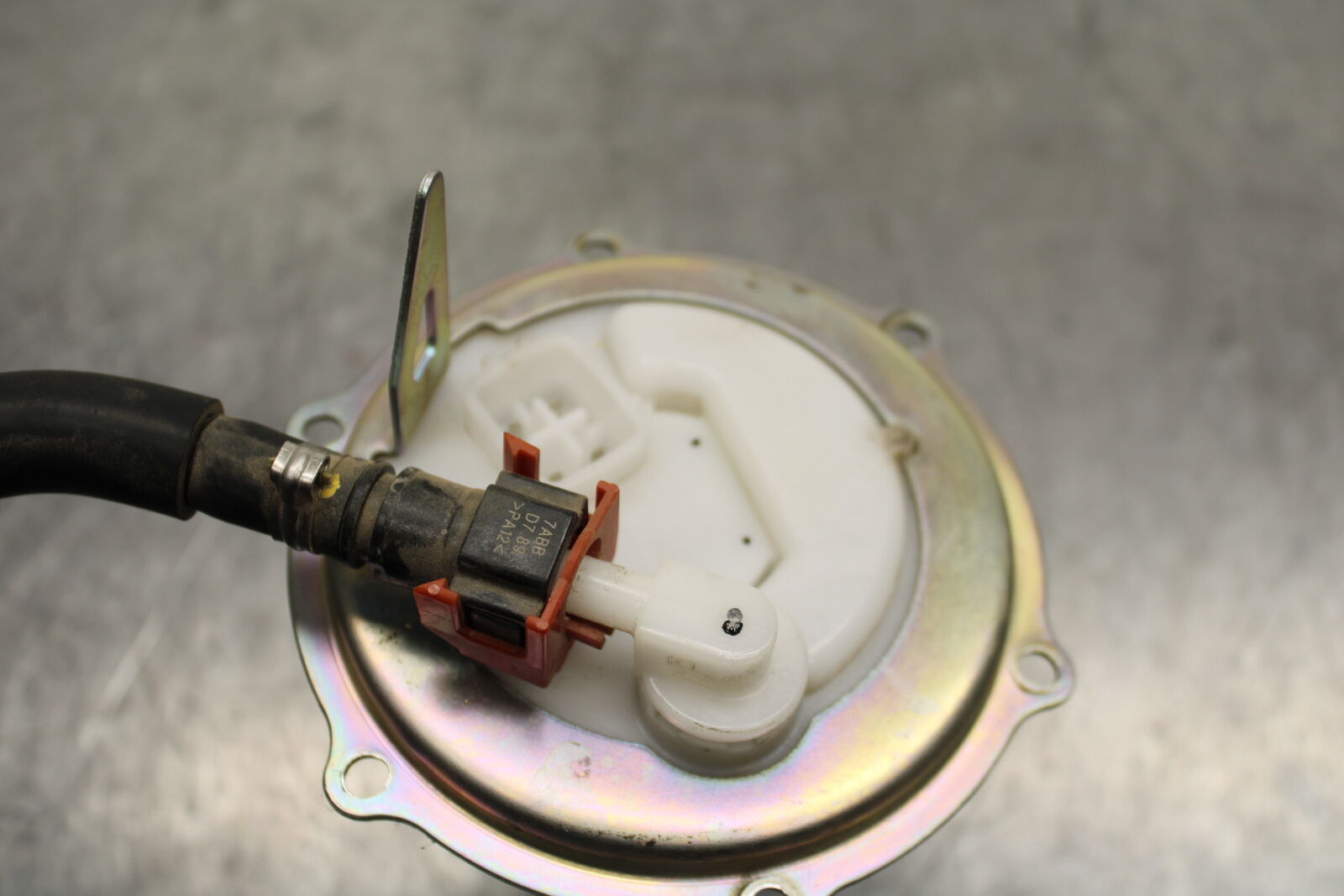 19-24 YAMAHA R3 FUEL PUMP GAS PETROL SENDER UNIT BB736