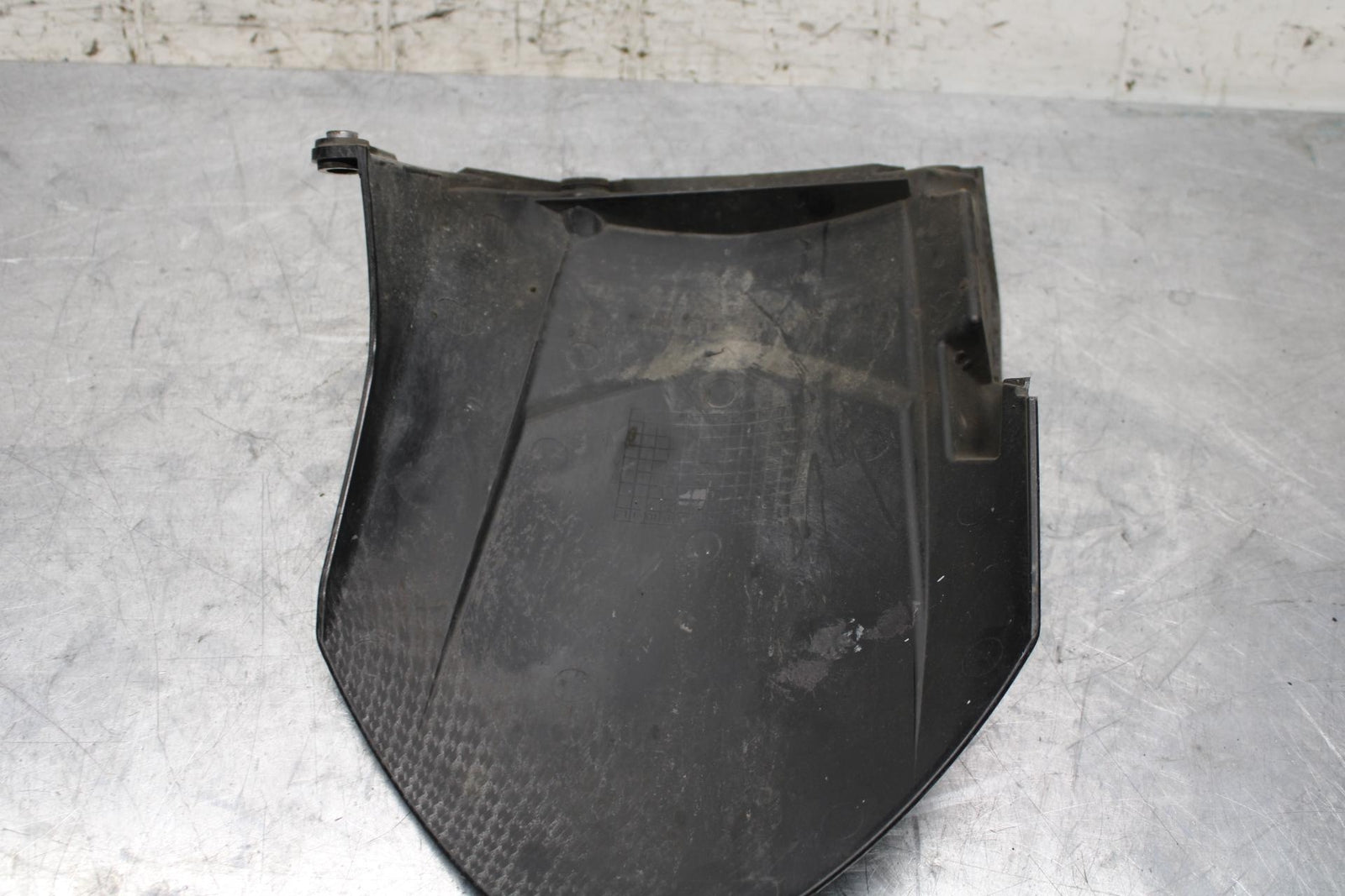 2007 Yamaha YZF R1 REAR BACK WHEEL TIRE HUGGER FENDER 4C8-21650-00-00 BB575