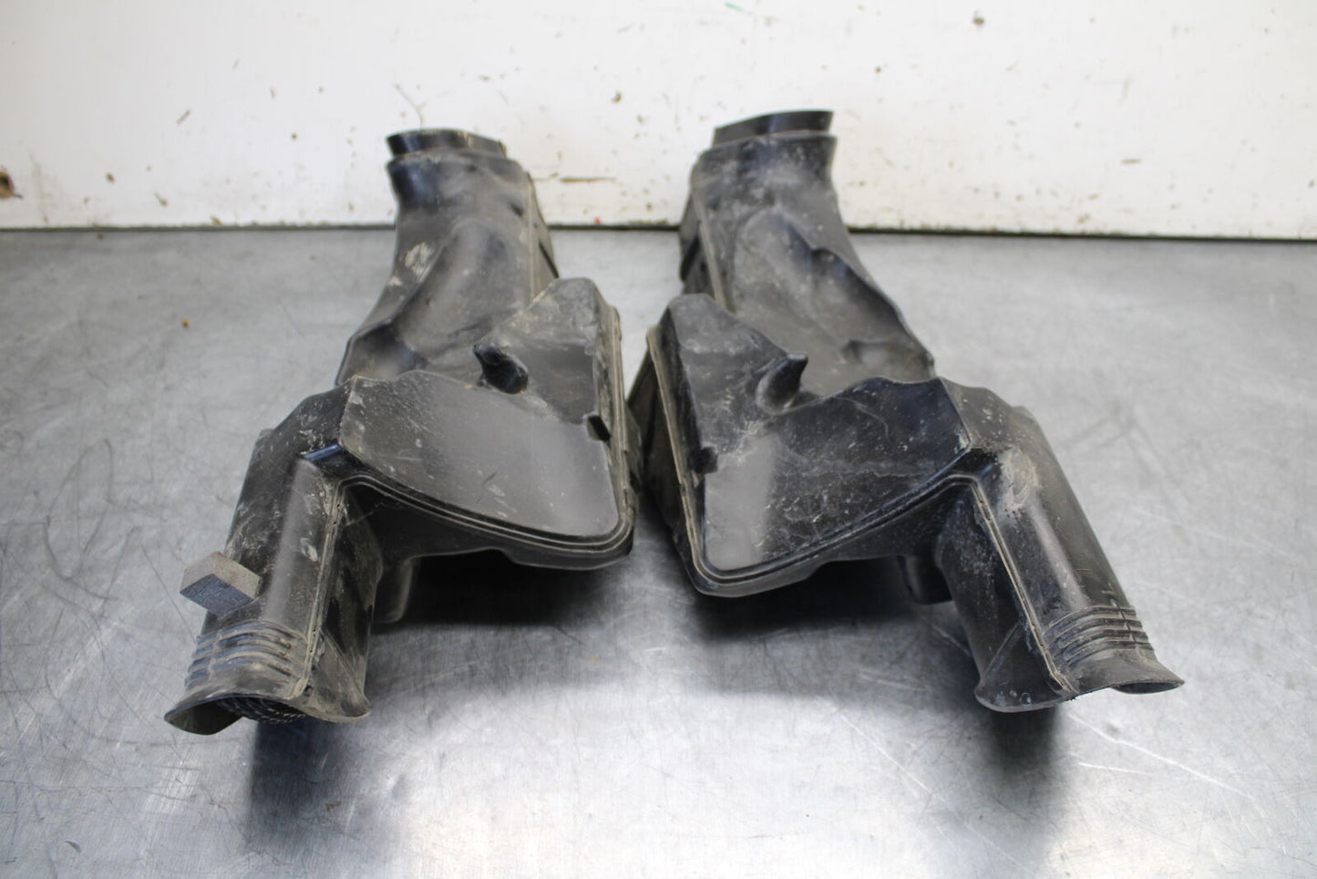 06-07 SUZUKI GSXR 600 RIGHT LEFT AIR INTAKE DUCTS BB243