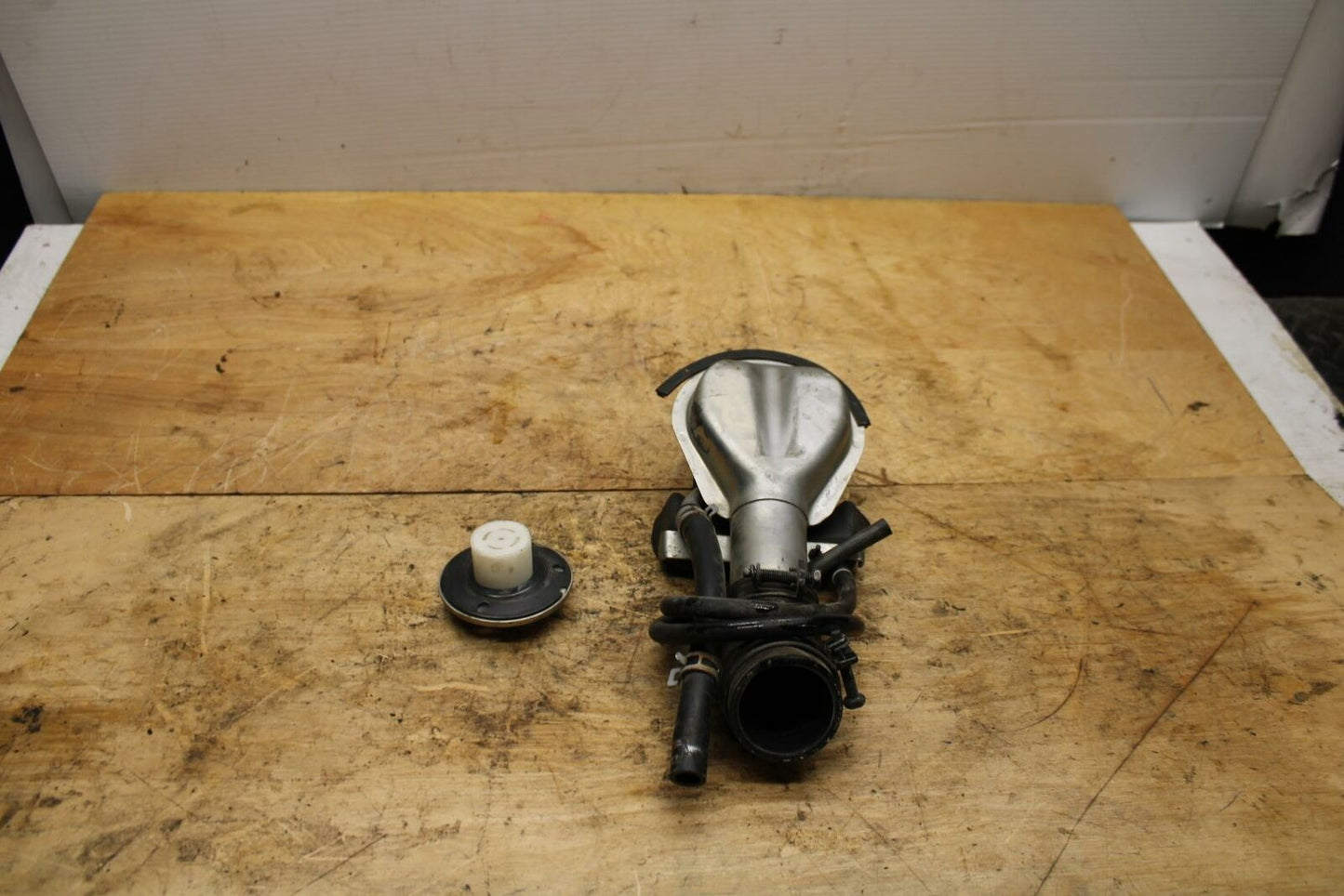 05-09 SUZUKI BOULEVARD C90 GAS TANK FUEL PETROL RESERVOIR FILL BB332