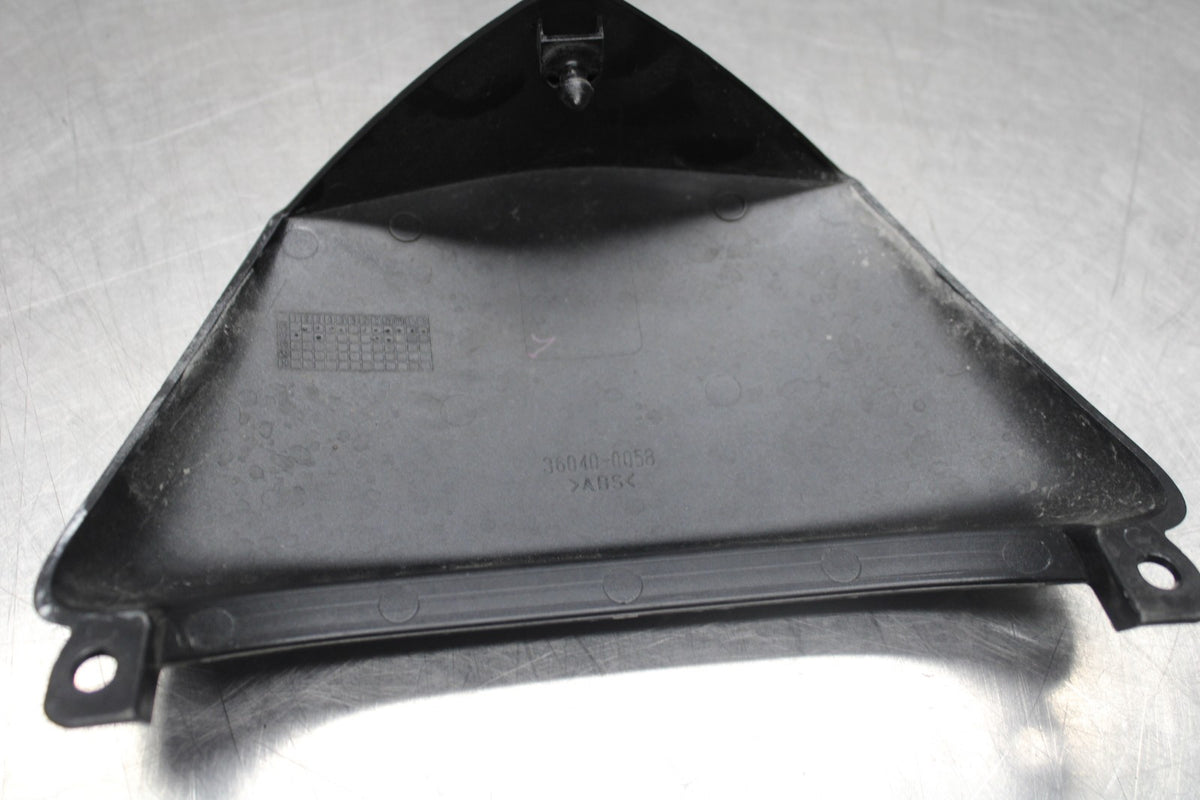 08 KAWASAKI NINJA ZX10R CENTER REAR BACK TAIL FAIRING COWL BB932