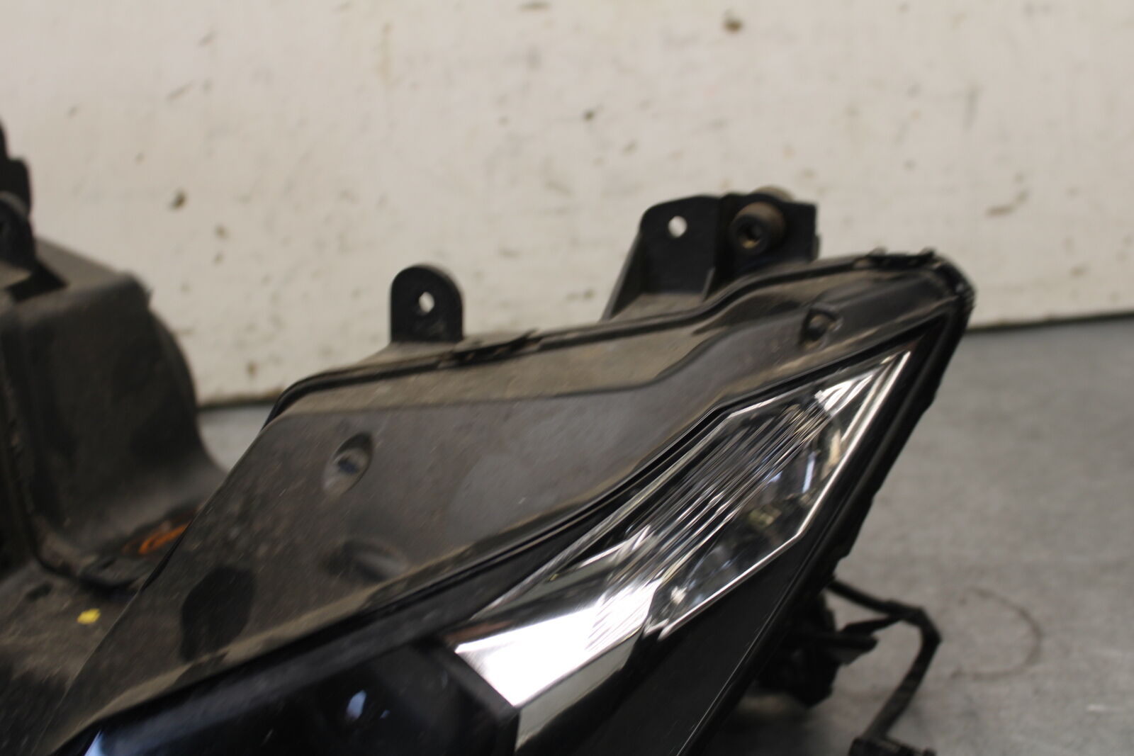 13-18 KAWASAKI NINJA ZX6R FRONT HEADLIGHT HEAD LIGHT LAMP 23007-0174 BB682