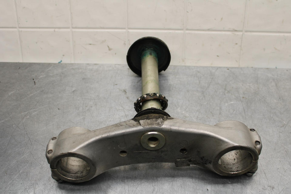 1999 Suzuki GSXR600 FRONT FORKS CLAMP LOWER TRIPLE TREE STEM 51410-34E00 BB580