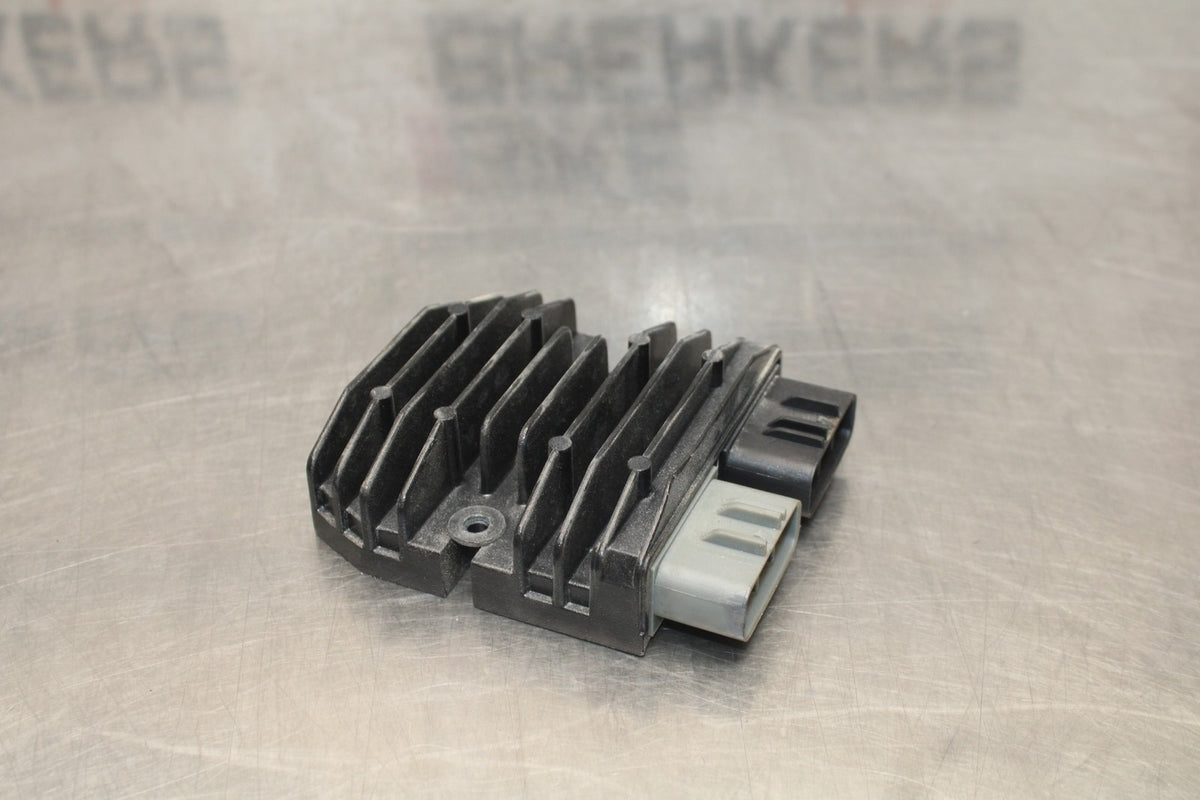 07 YAMAHA YZF R1 RECTIFIER VOLTAGE REGULATOR BB826