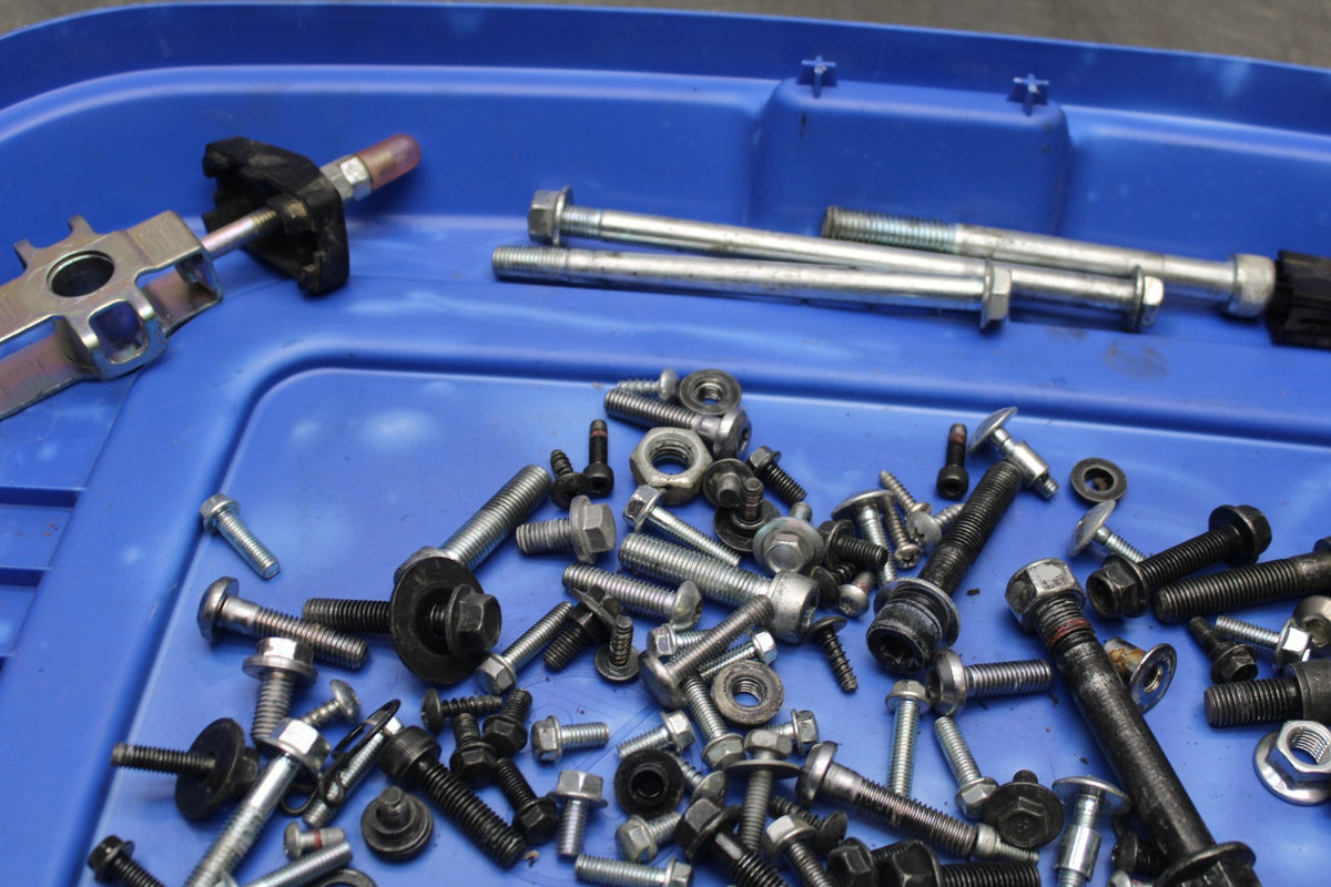 23 YAMAHA YZF R3 MOUNTING BOLTS HARDWARE MOTOR SCREWS BB806