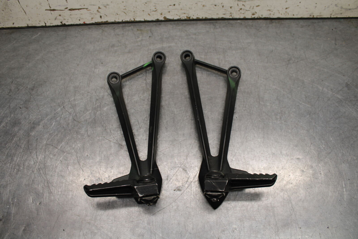 13-17 KAWASAKI NINJA ZX6R ZX636E REAR BACK PASSENGER PEG SET PAIR BB735