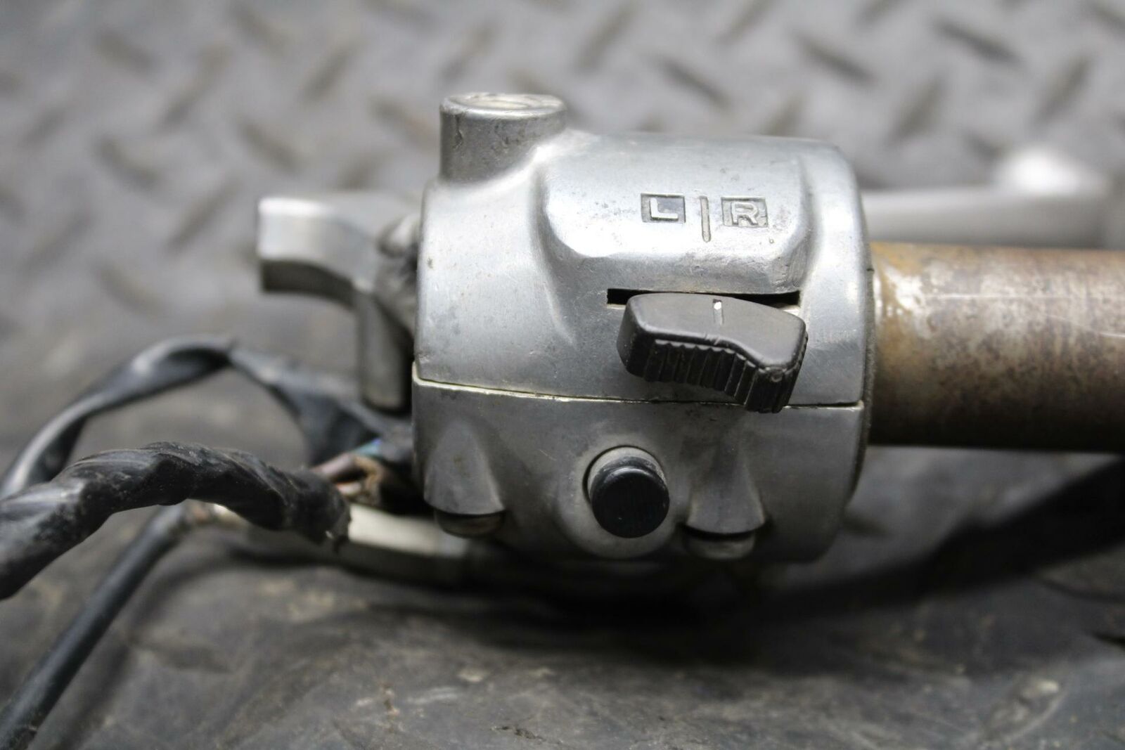 71 YAMAHA L5 SWITCH RIGHT PARTS BB230