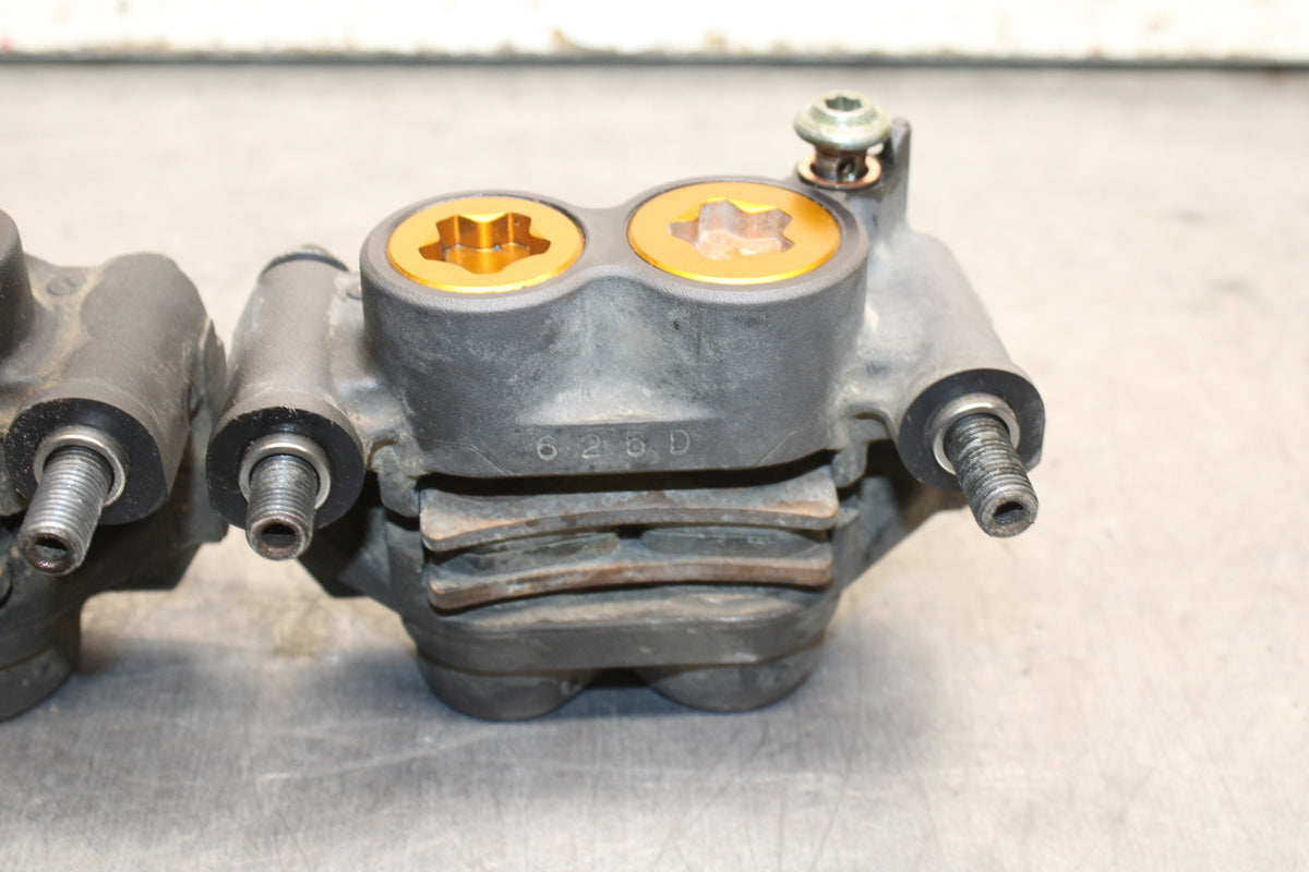 06-07 YAMAHA YZF R6 RIGHT LEFT FRONT BRAKE CALIPER SET PAIR CALIPERS BB742