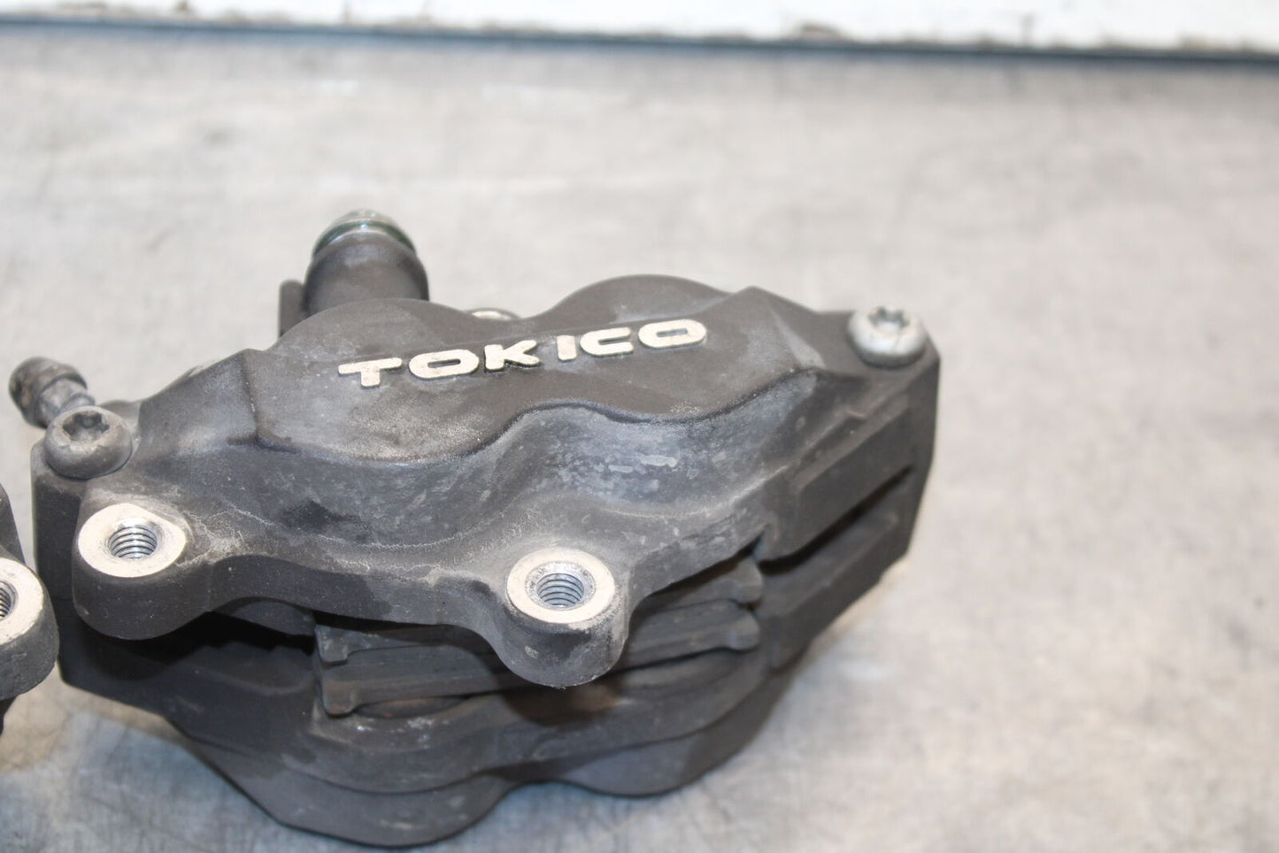 03-07 SUZUKI SV1000S RIGHT LEFT FRONT BRAKE CALIPER SET PAIR CALIPERS BB657