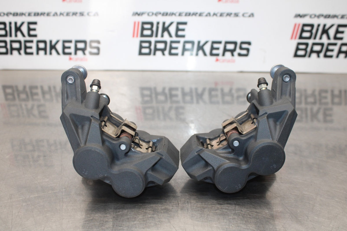 23-24 YAMAHA MT-07 RIGHT LEFT FRONT BRAKE CALIPER SET PAIR CALIPERS BB194