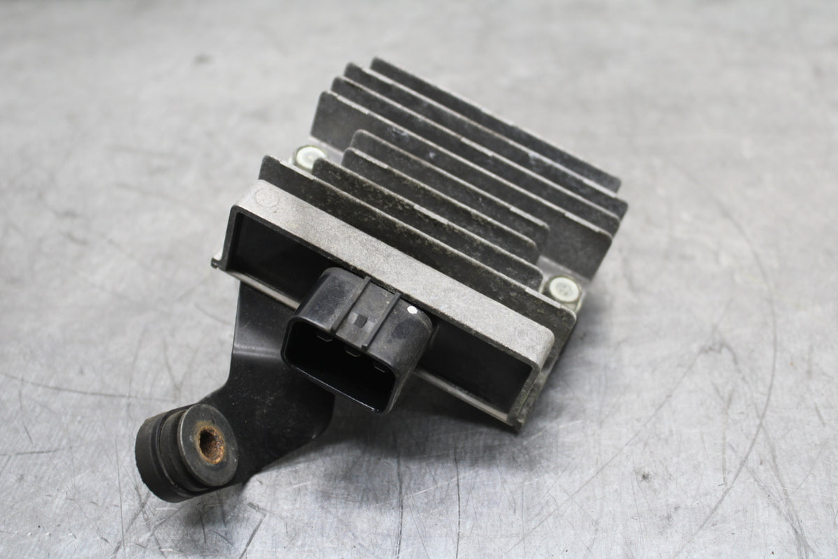 19-22 KAWASAKI Z400 RECTIFIER VOLTAGE REGULATOR BB738
