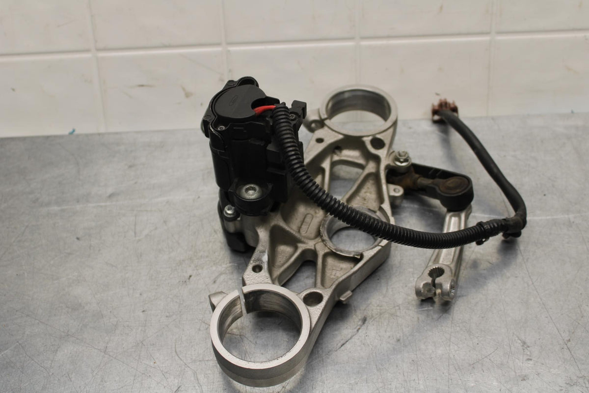 2008 Honda CBR1000RR FORKS UPPER TRIPLE TREE CLAMP 53300-MFL-000 BB579