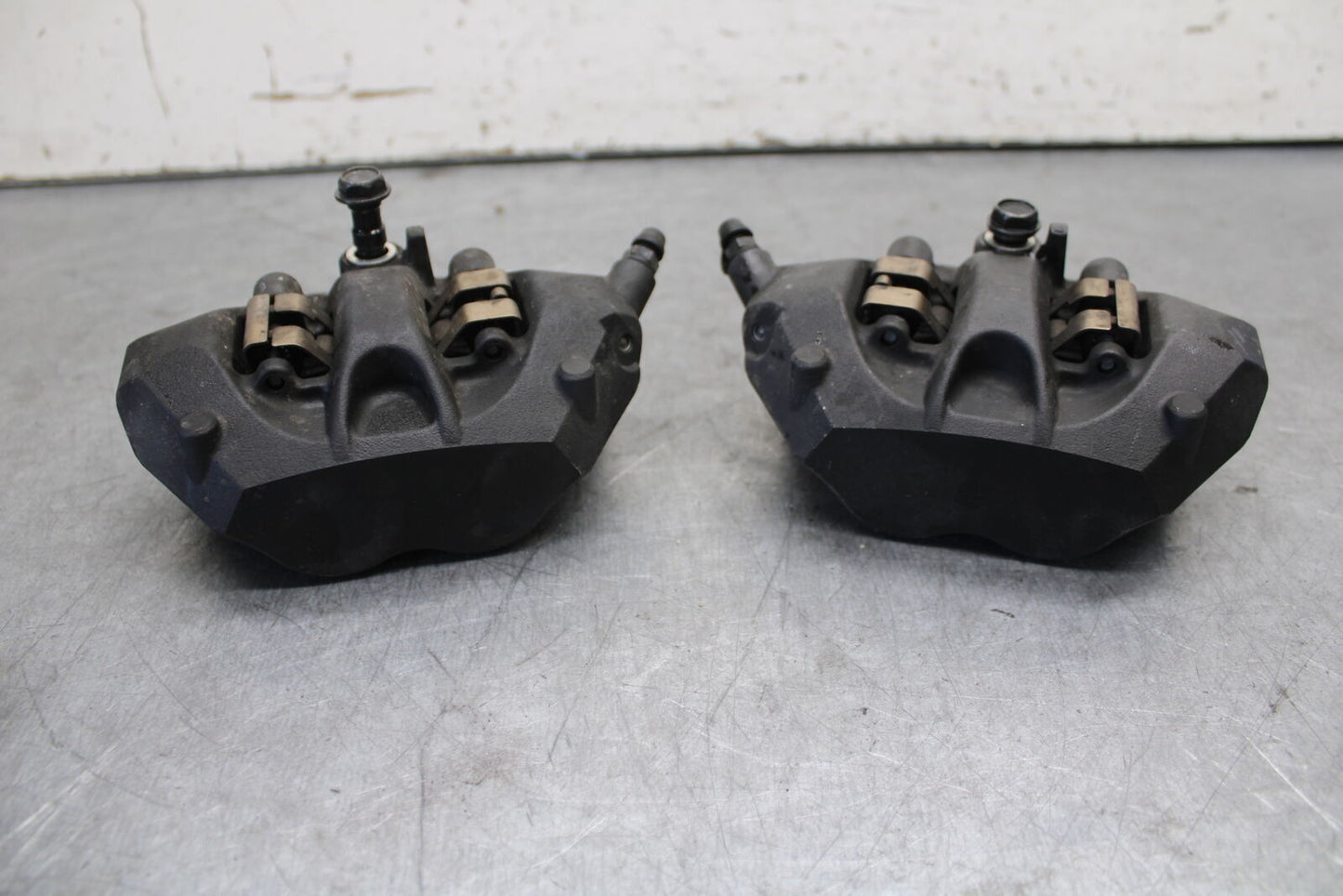 13-18 KAWASAKI NINJA ZX6R RIGHT LEFT FRONT BRAKE CALIPER SET PAIR CALIPERS BB682