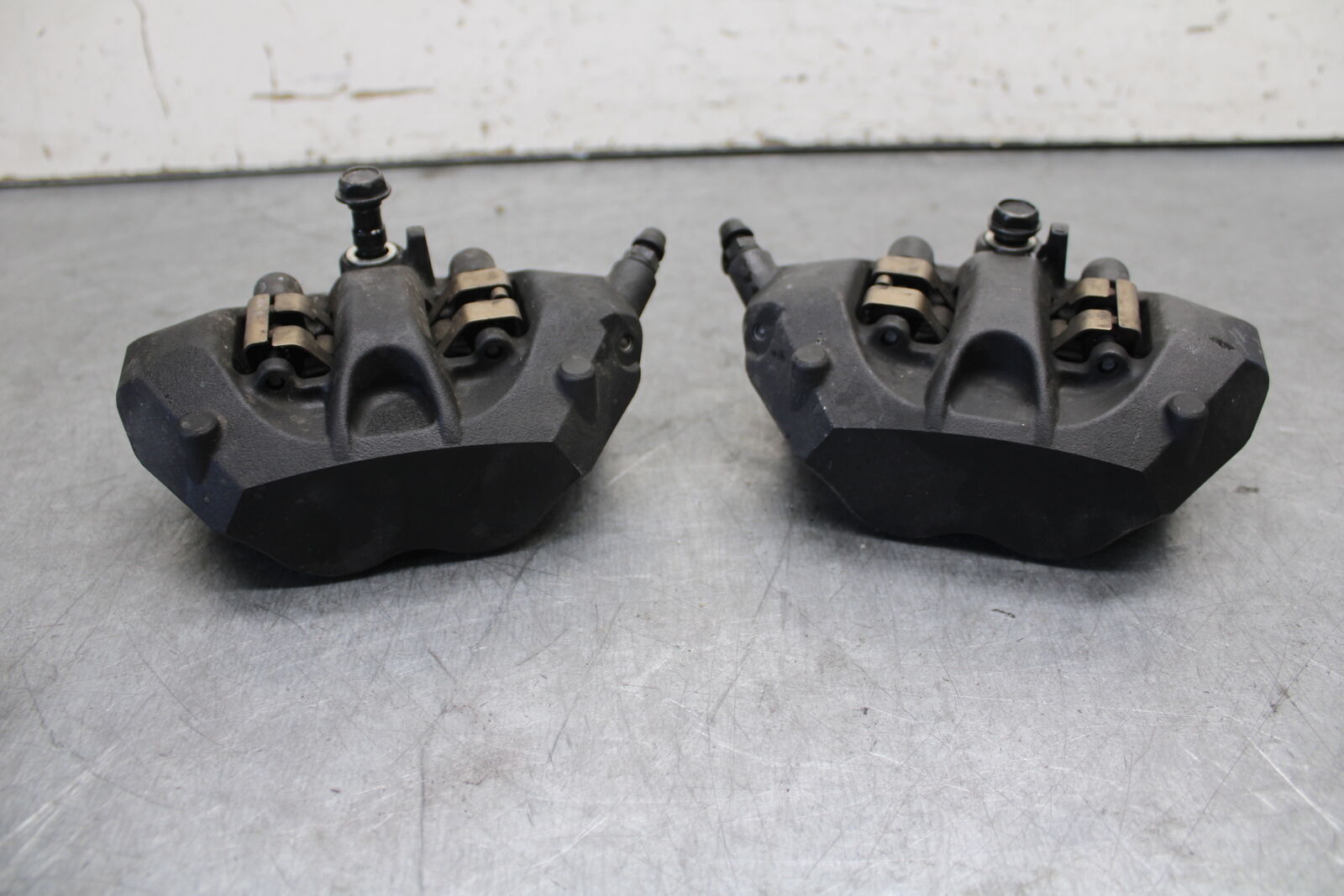 13-18 KAWASAKI NINJA ZX6R RIGHT LEFT FRONT BRAKE CALIPER SET PAIR CALIPERS BB682