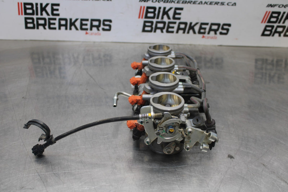 24-25 KAWASAKI NINJA ZX6R MAIN FUEL INJECTORS / THROTTLE BODIES BB785