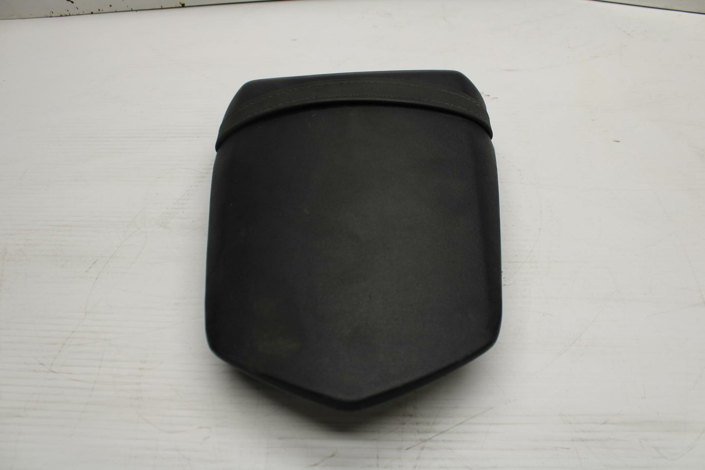 06 YAMAHA YZF R1 REAR BACK PASSENGER TANDEM SEAT PAD SADDLE PILLION BB282