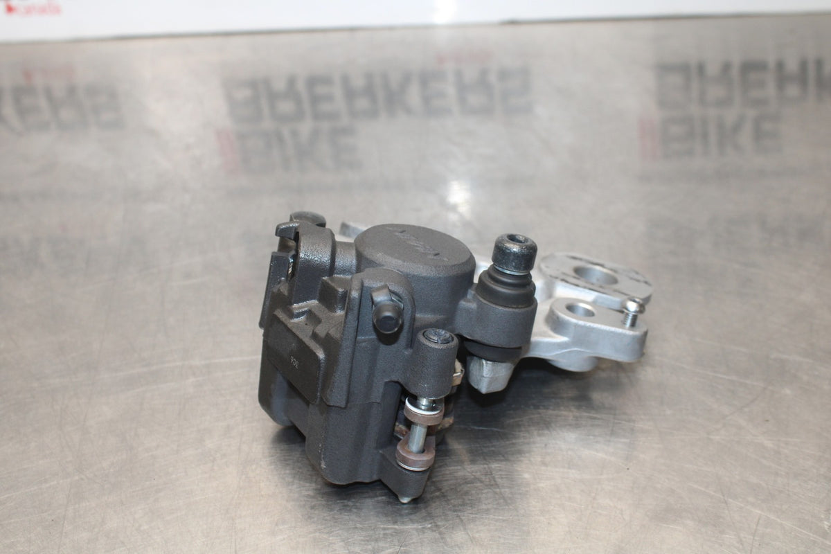 23-24 YAMAHA MT-07 REAR BACK BRAKE CALIPER W MOUNT BRACKET BB194