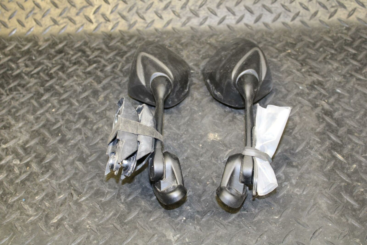 19 YAMAHA YZF R3 REAR VIEW MIRROR SET PAIR MIRRORS BB177