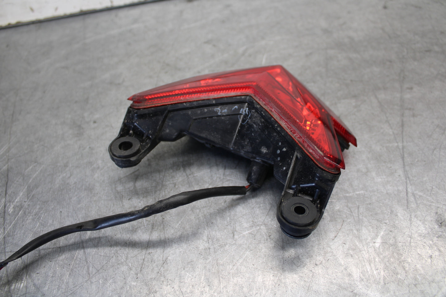 13-18 KAWASAKI NINJA ZX6R REAR TAIL TAILLIGHT BACK BRAKE LIGHT BB682