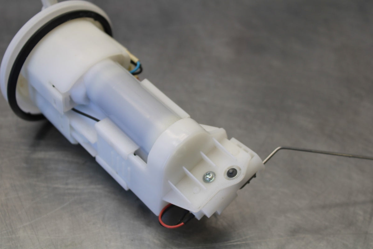 24-25 KAWASAKI ELIMINATOR 450 FUEL GAS PUMP BB869
