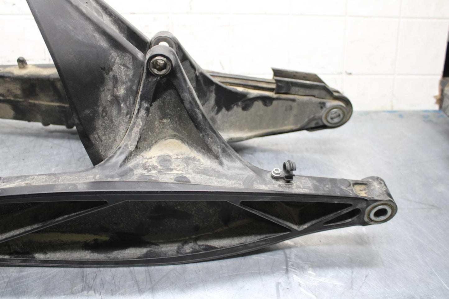 19-20 KTM 790 DUKE 790 REAR SWINGARM BB570