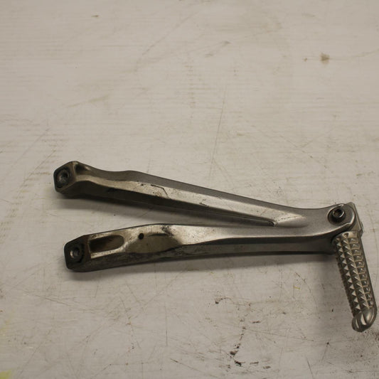 06 YAMAHA YZF R1 RIGHT REAR BACK PASSENGER PEG  BB282
