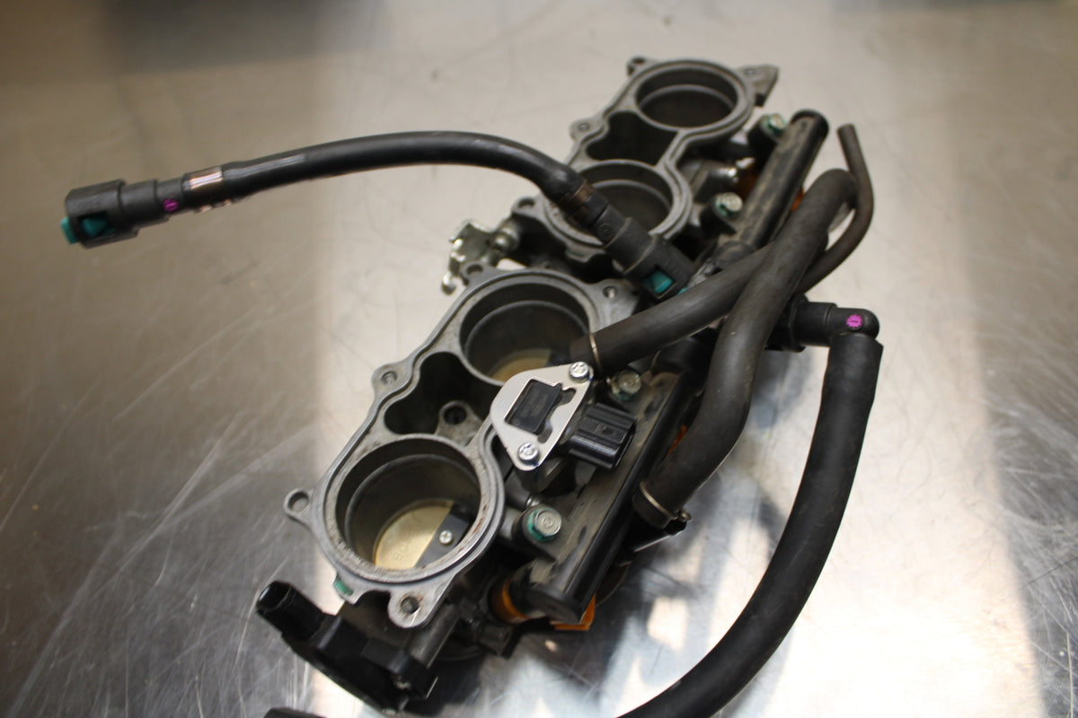 07-12 HONDA CBR600RR MAIN FUEL INJECTORS / THROTTLE BODIES 16400-MFJ-L01 BB135