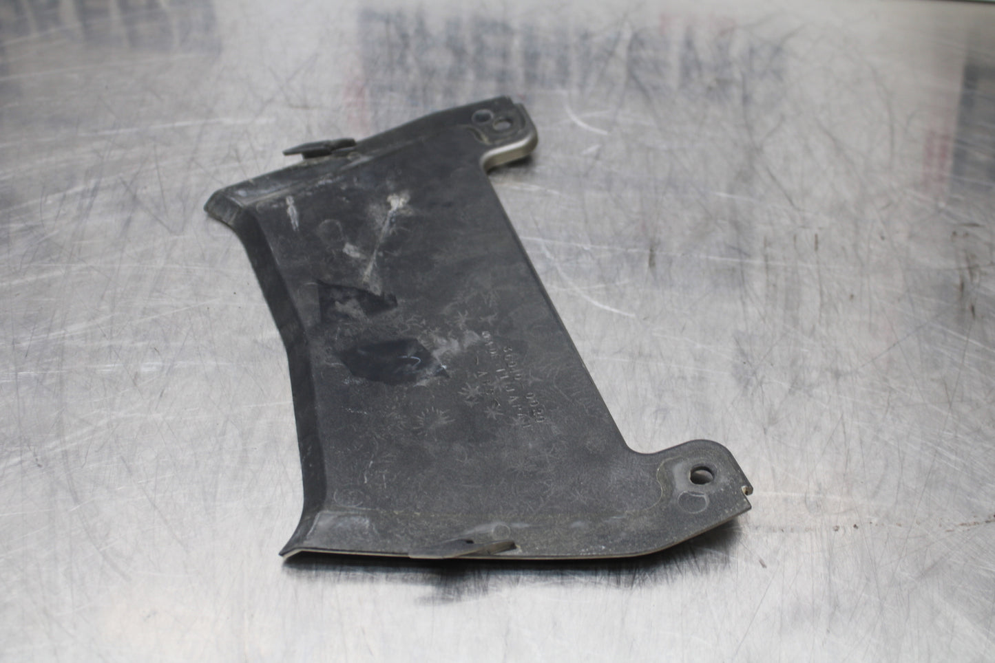 04-05 KAWASAKI NINJA ZX10R CENTER REAR BACK TAIL FAIRING COVER BB163